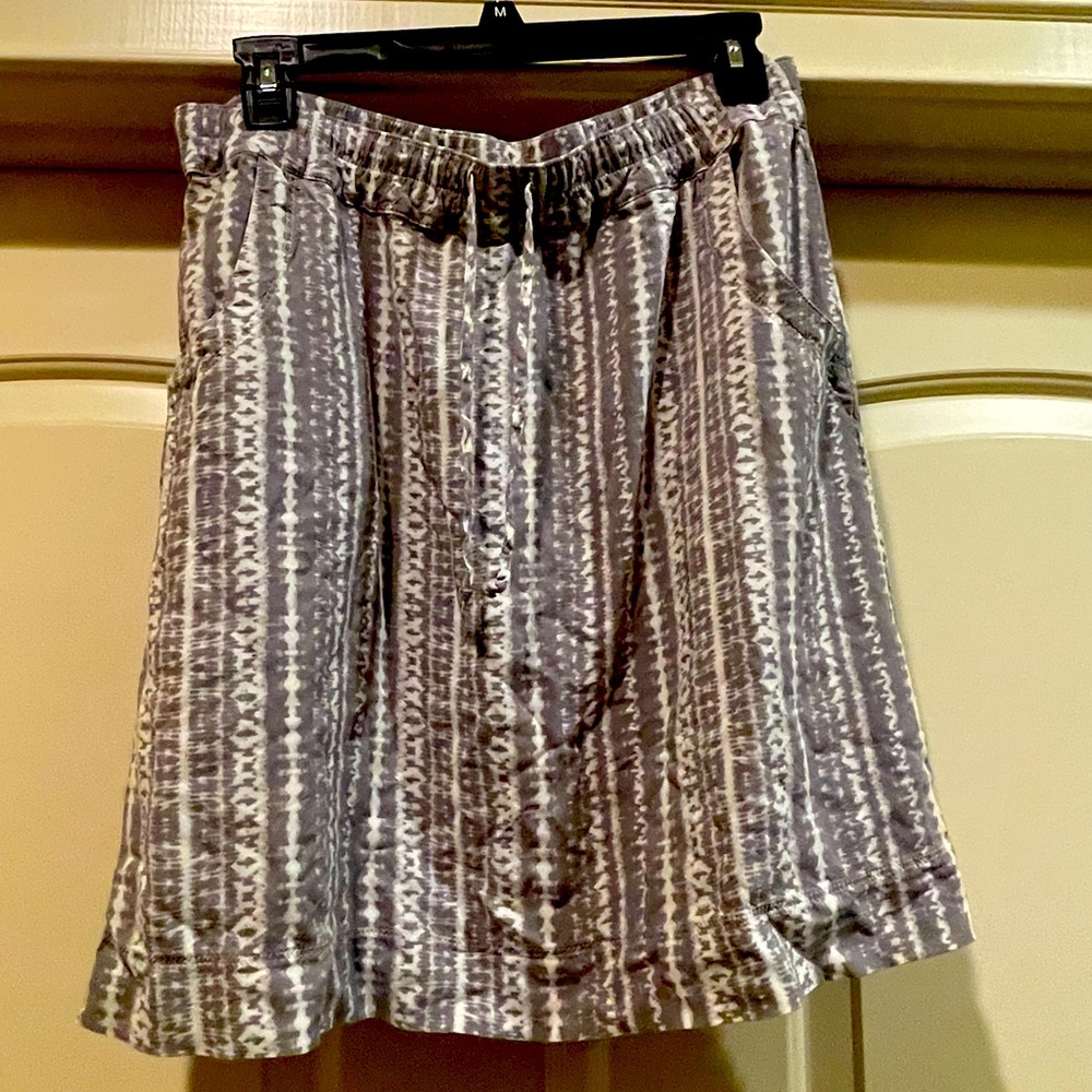 Eddie Bauer skirt. Knee length. Barely worn. Size small